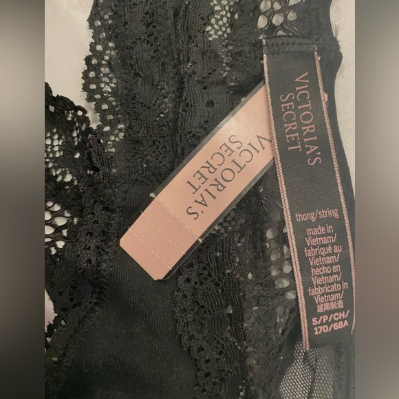 NEW WITH TAGS VICTORIA’S SECRET SIZE S BLACK SHINE THONG WITH LACE TRIM - Picture 5 of 5